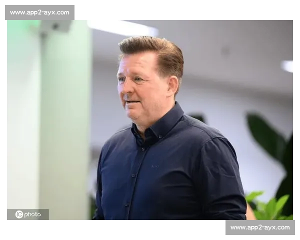 官方:蒂茨回归汉诺威执教 签约两年剑指升级 官方:蒂茨回归汉诺威执教 签约两年剑指升级